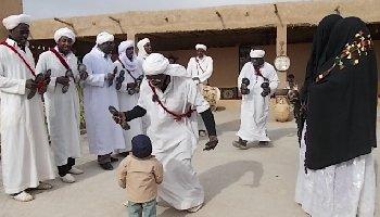 Tour für 5 Tage/4 Nächte von Marrakech nach Fes, Wüstenerlebnistour mit 4x4-Geländewagen, Sahara-Tour